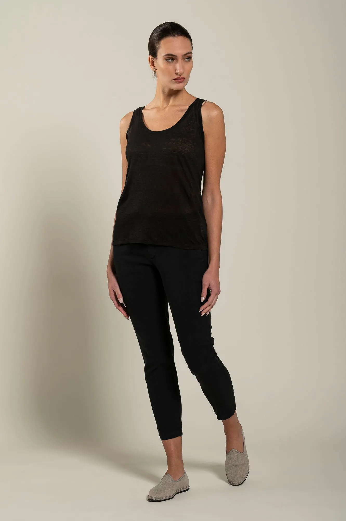Woman Round Neck Tank Top